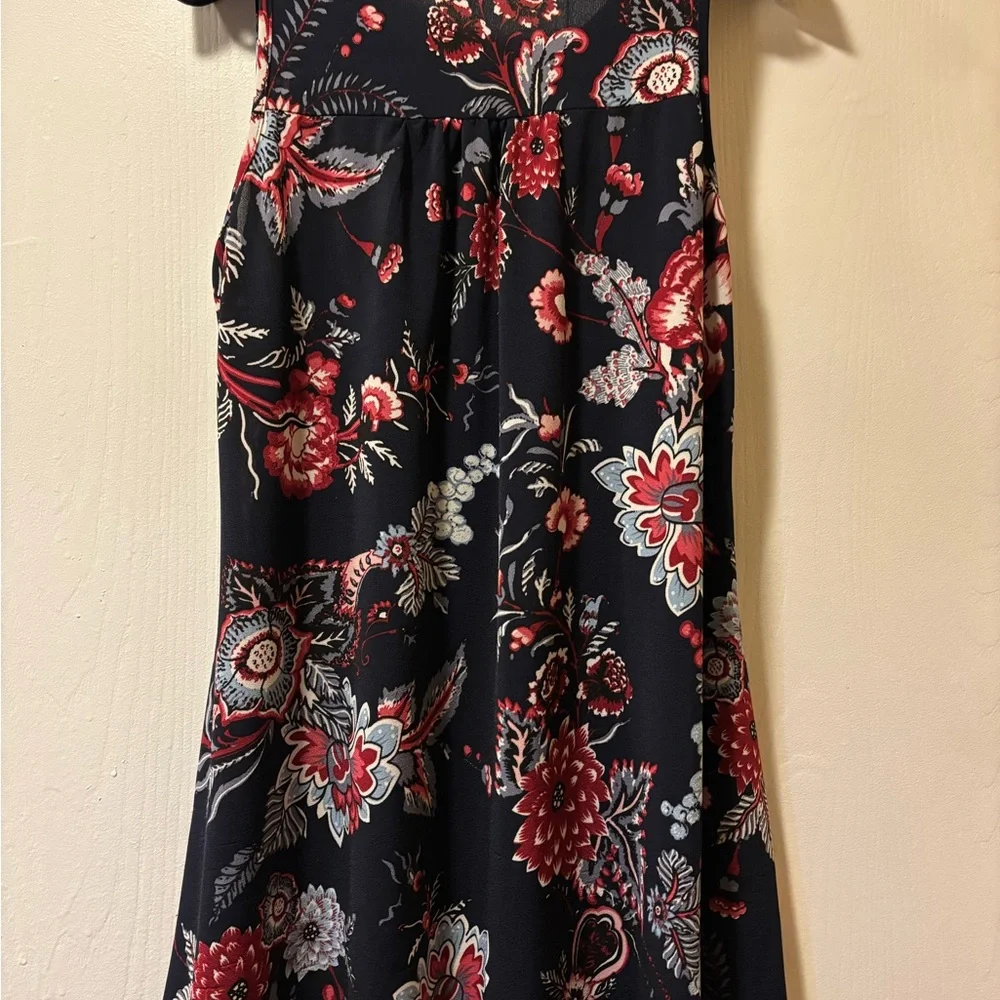 Sleeveless Floral Tunic Top - Navy with Red & Cream Floral - Picture 3 of 4